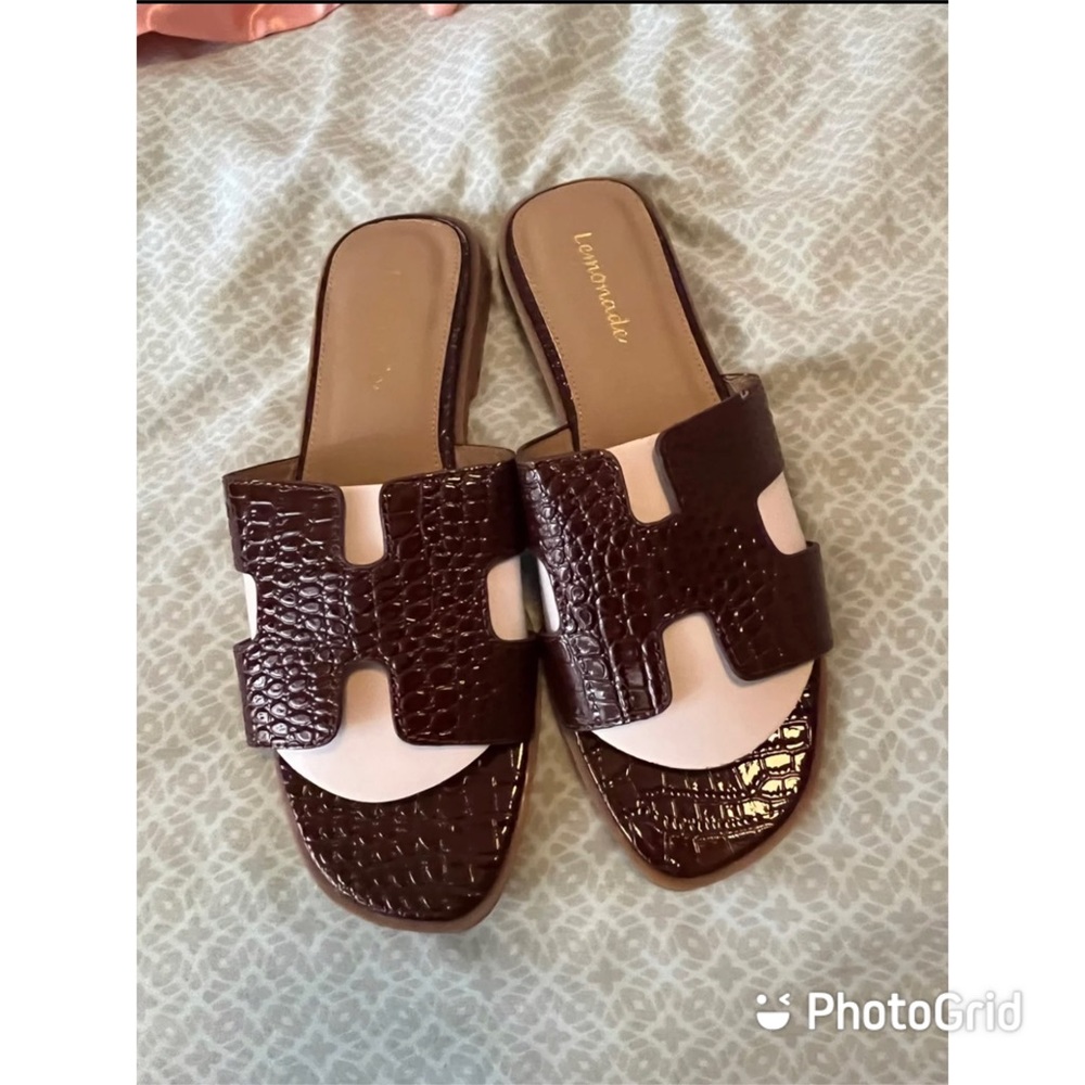 Really cute brown sandals!